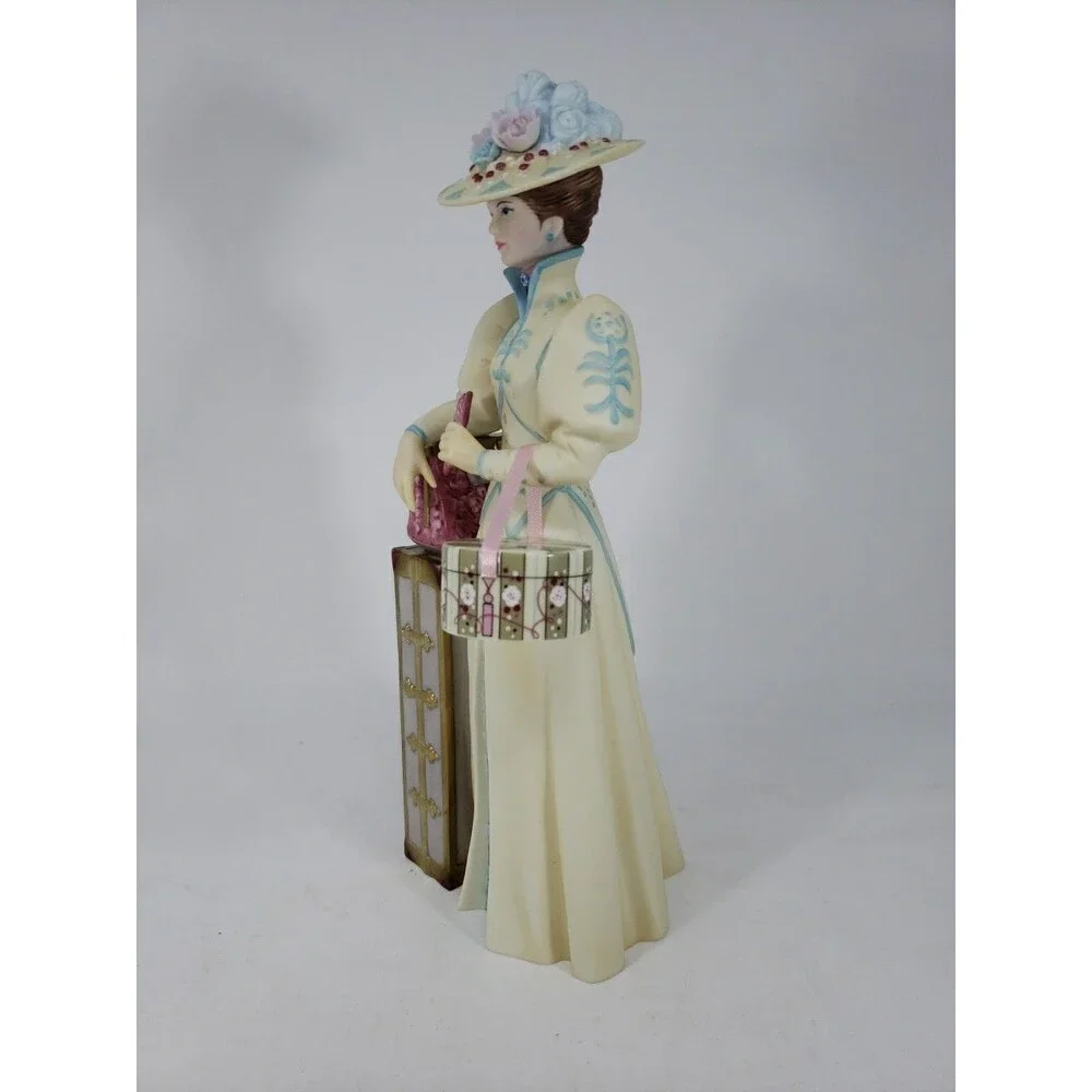 Avon Mrs Albee Award Figurine Statue 2002 in Box Representative President's Club